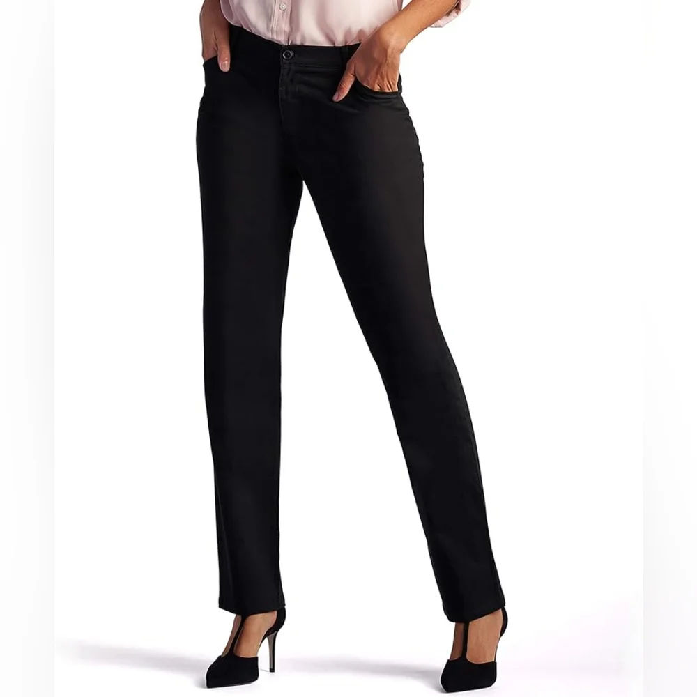 Lee relaxed fit straight leg, size 14 short - Picture 1 of 2